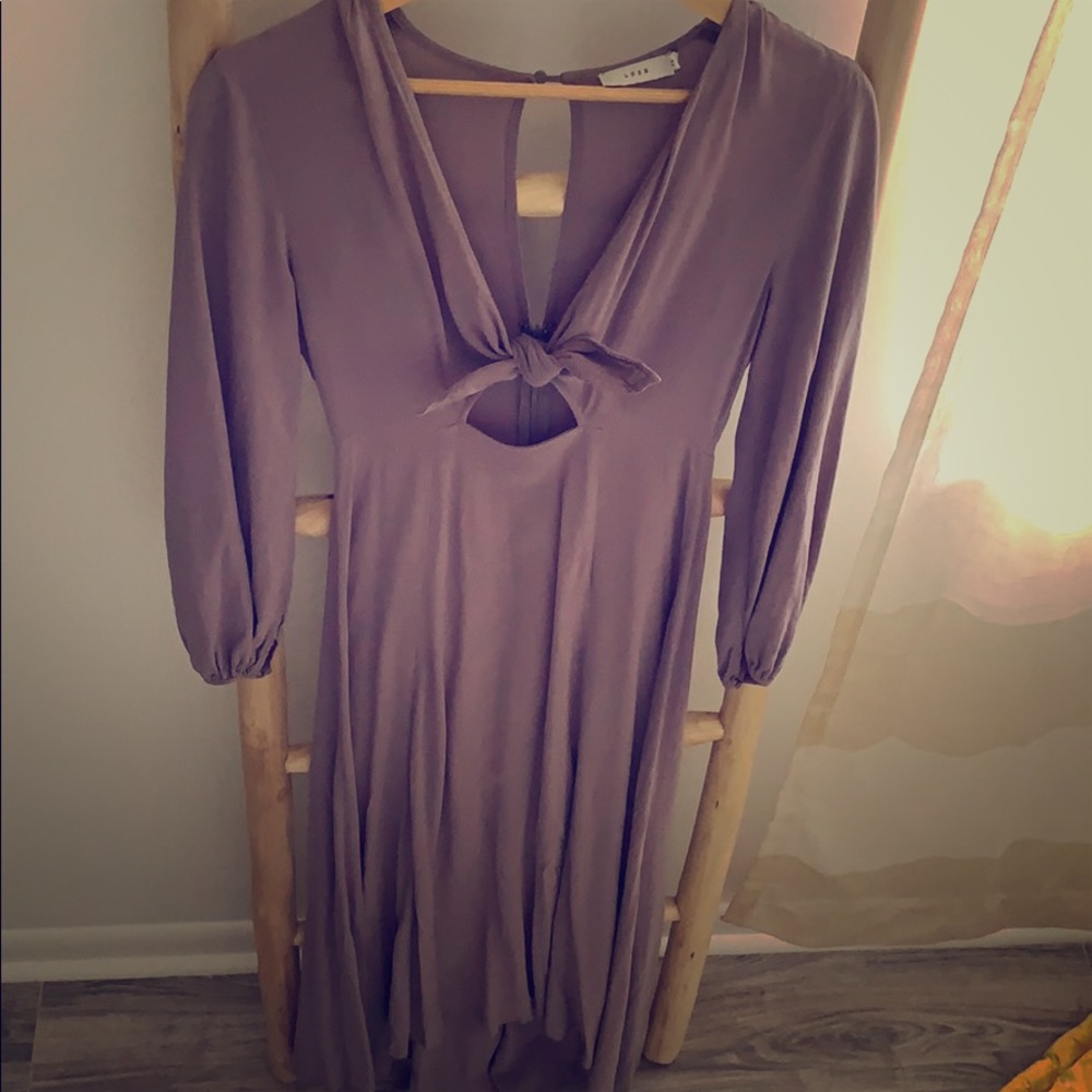 Mauve/ purple balloon sleeve dress.